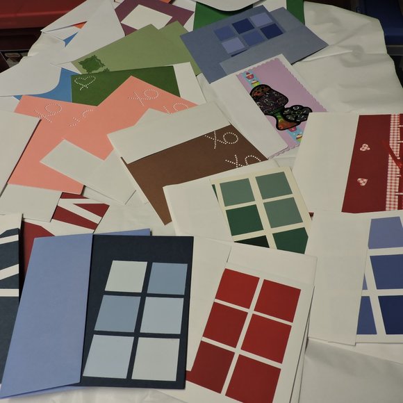 18 Cards with Envelopes ... blank inside - Picture 2 of 4